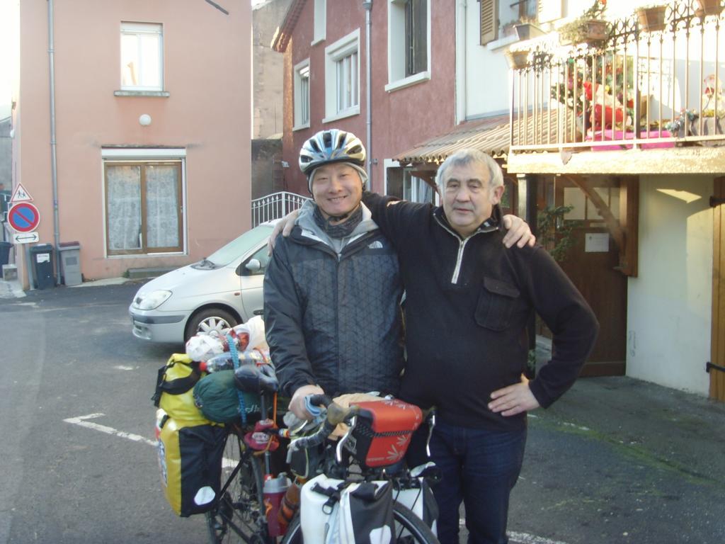 Le Bravard Jumeaux Esterno foto