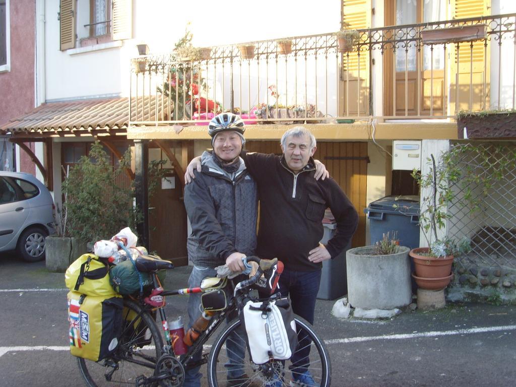 Le Bravard Jumeaux Esterno foto
